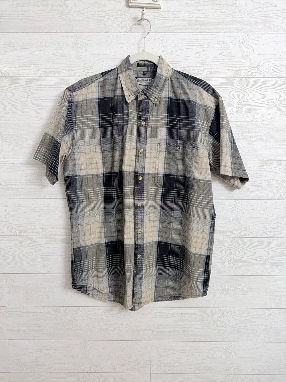 Canyon Guide Men;s Black & Grey Checkered Short Sleeve Button Down Shirt. Size M